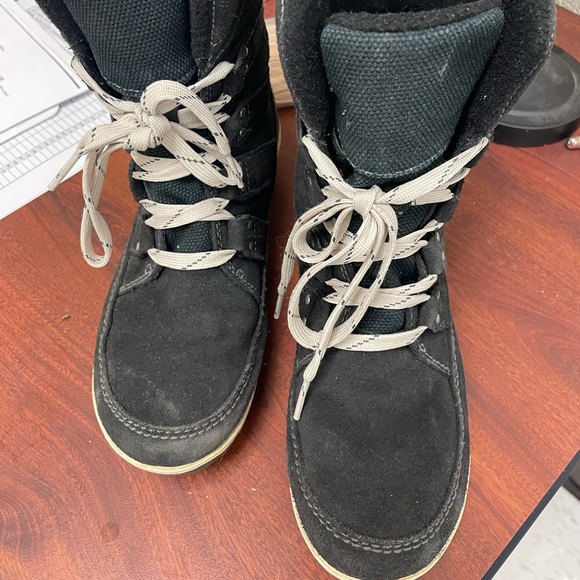 Sorel Winter Snow Boots. - Picture 2 of 6